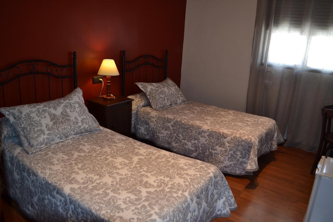Hostal Pension La Ruta Paterna del Campo Ngoại thất bức ảnh
